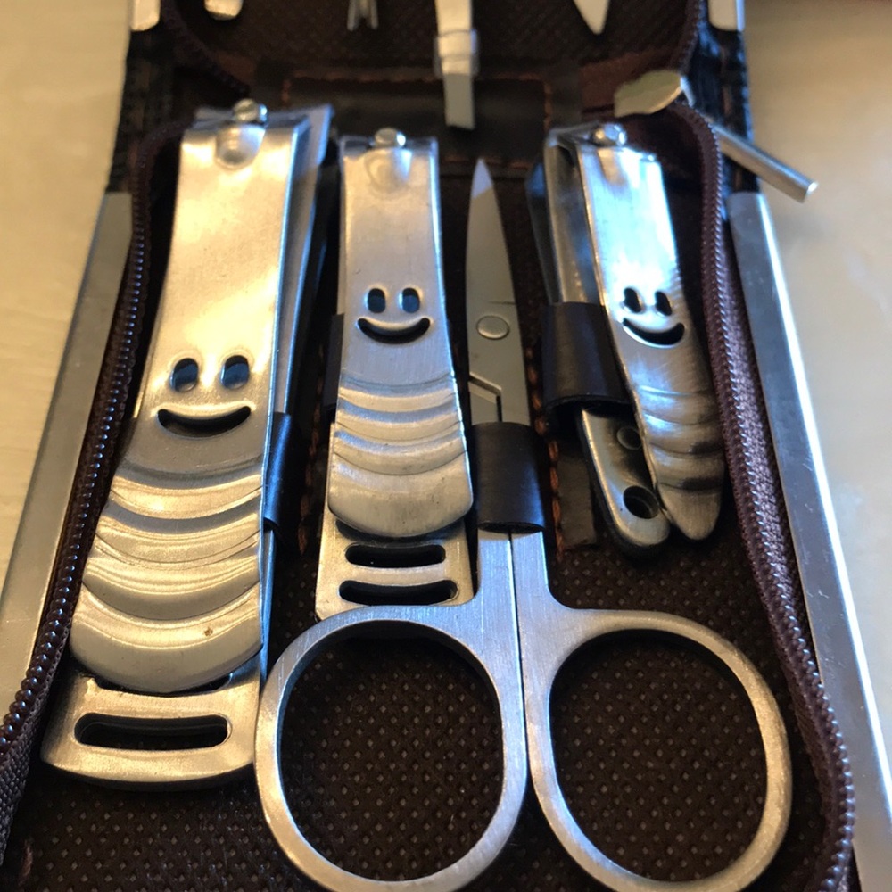 Manicure Set - Picture 2 of 6